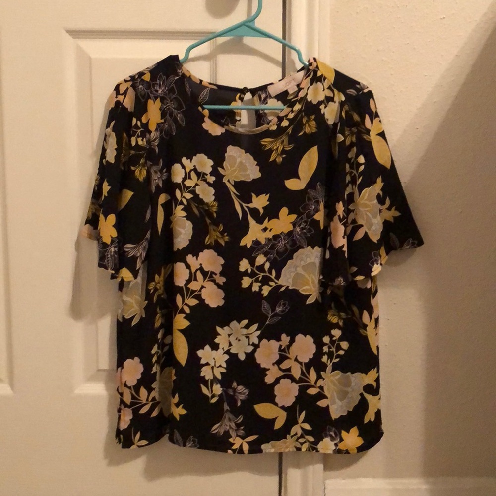 SOLD - floral print blouse!